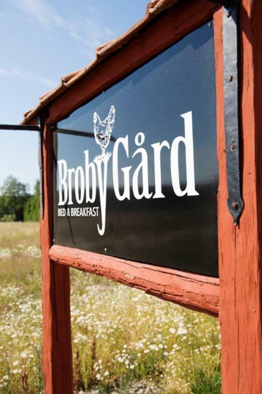 Broby Bed & Breakfast ニュヒェーピング エクステリア 写真