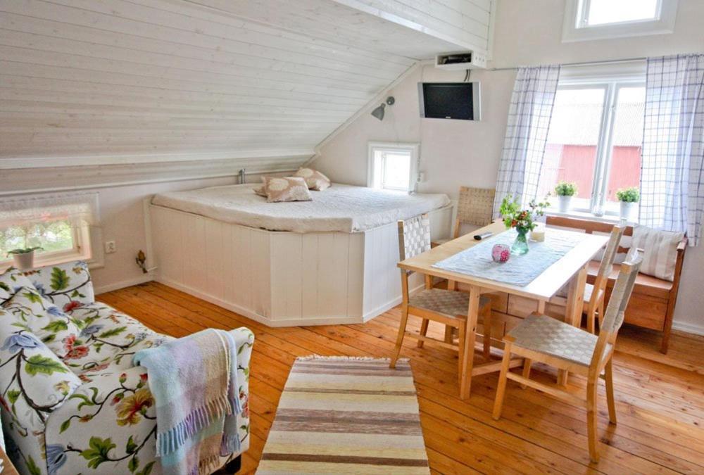 Broby Bed & Breakfast ニュヒェーピング エクステリア 写真